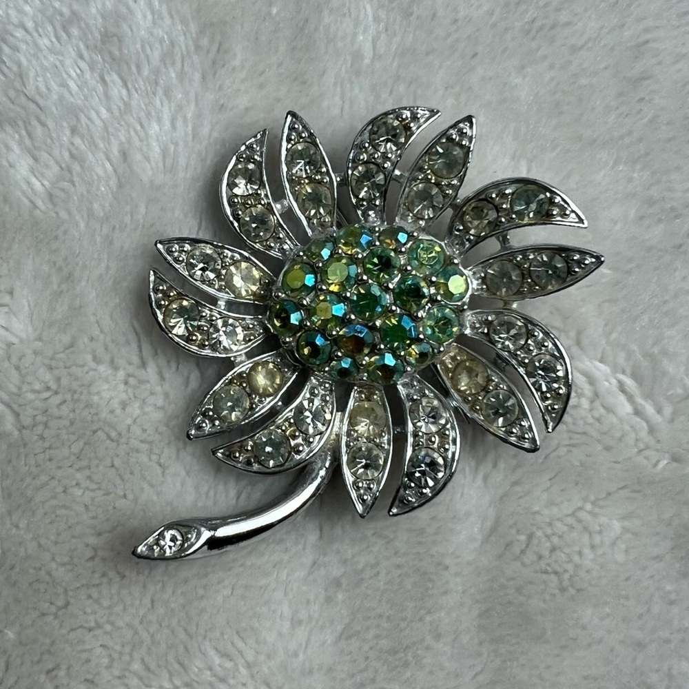 Sarah Coventry vintage brooch pin
“Mountain Flower”